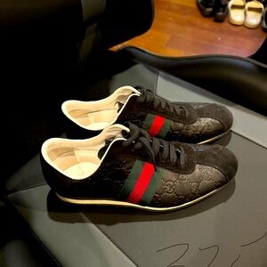 Gucci slightly worn sneakers